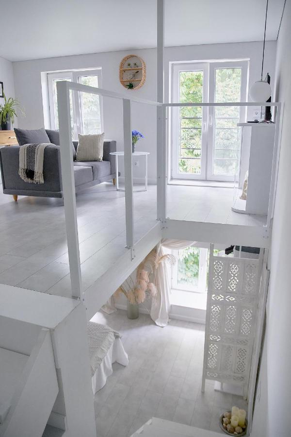 White Door Apartments Heart Of Odessa 4 Екстериор снимка