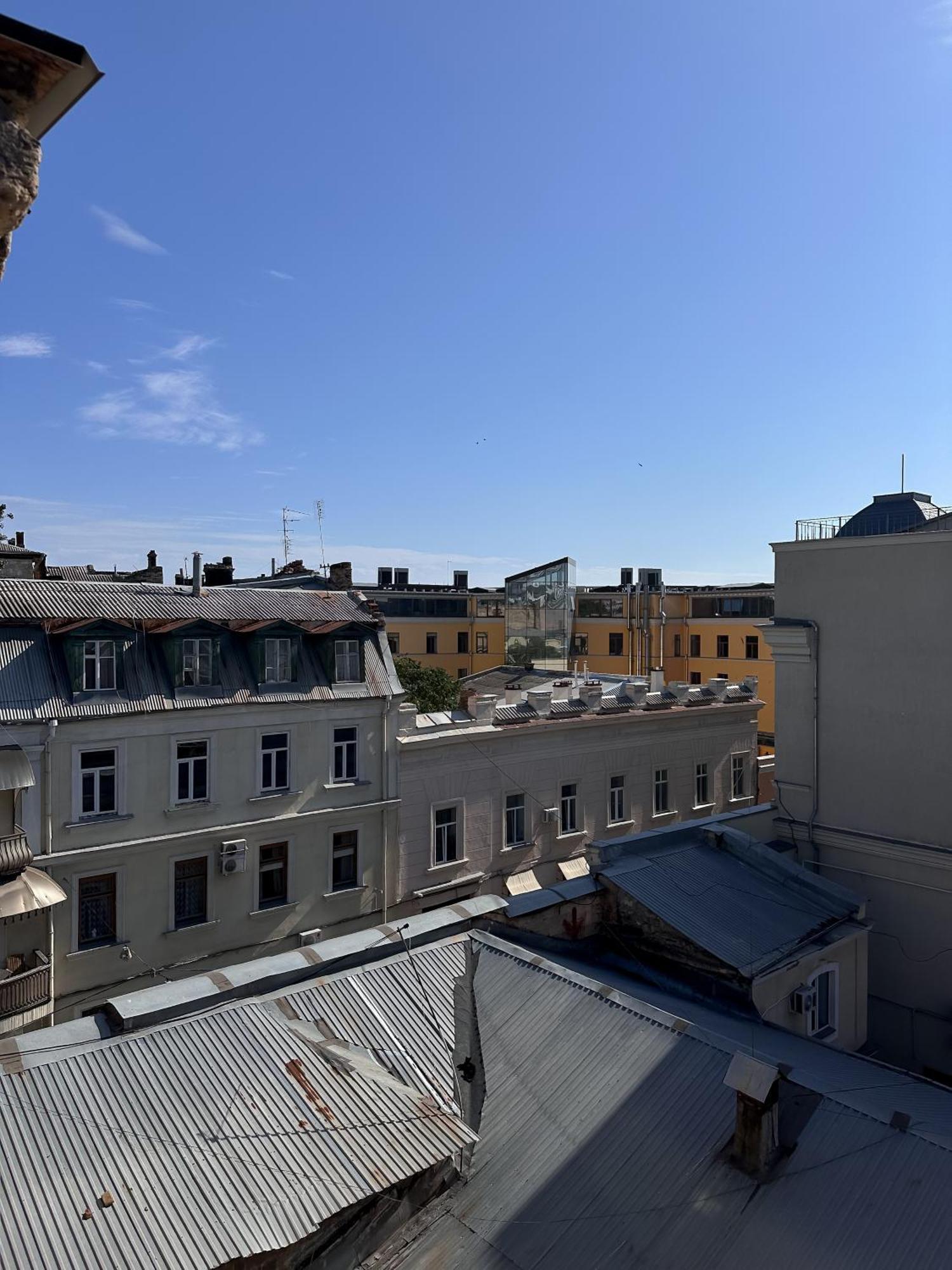 White Door Apartments Heart Of Odessa 4 Екстериор снимка